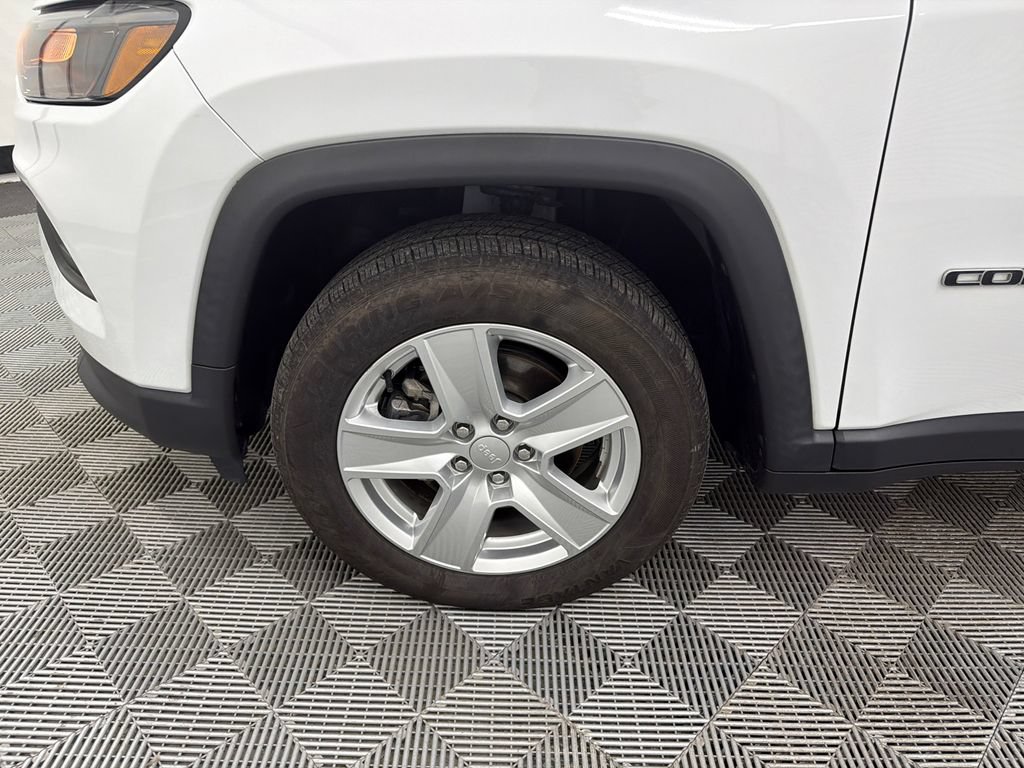 Used 2022 Jeep Compass Latitude FWD image 11