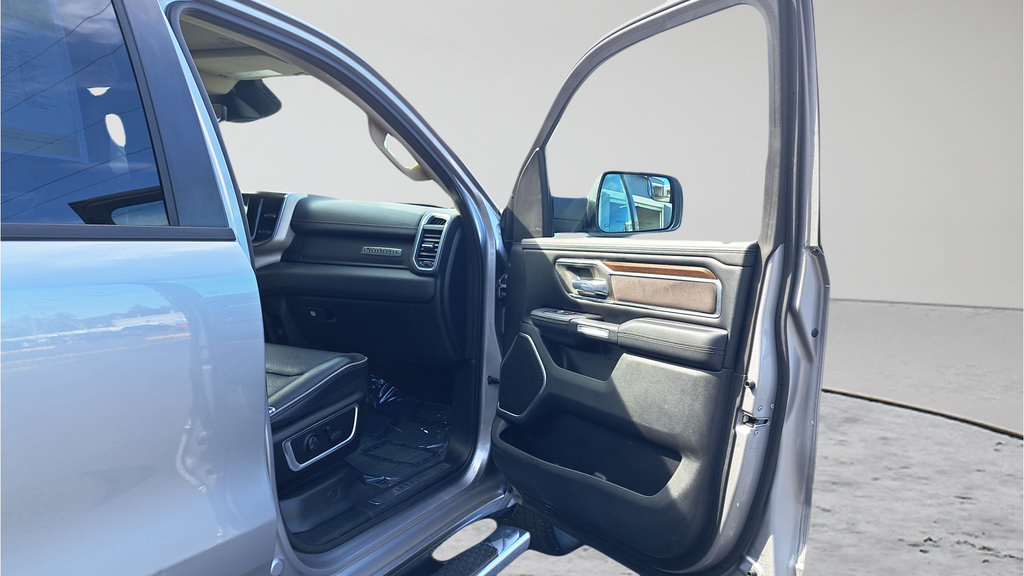 Used 2021 RAM 1500 Laramie AWD/4WD image 15