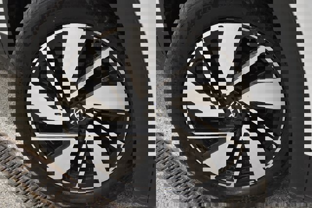 Used 2025 Volkswagen Atlas SE image 14