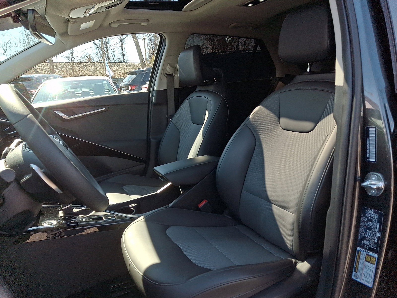 Certified 2025 Kia Niro EX Touring image 11