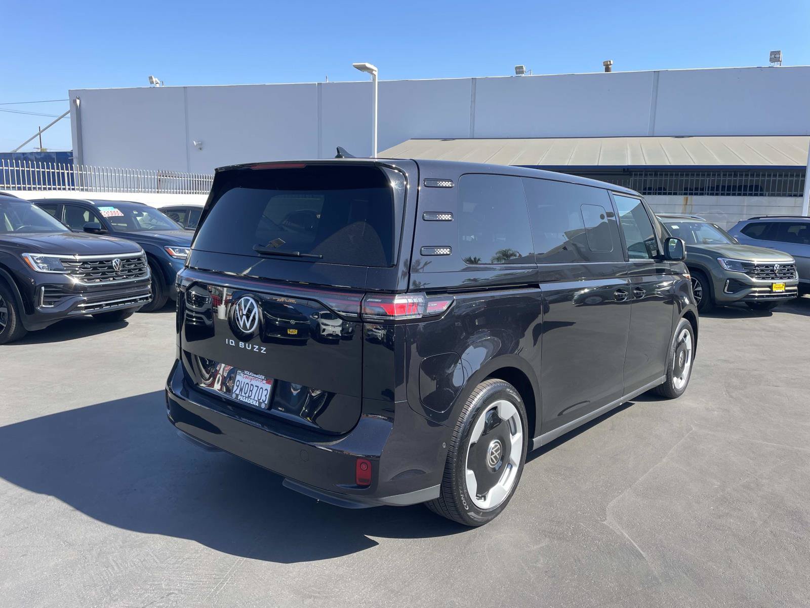 Certified 2025 Volkswagen ID. Buzz Pro S RWD image 3