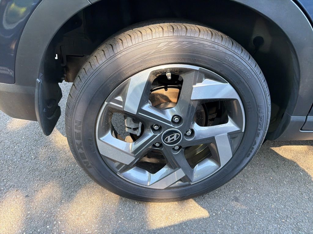 Certified 2025 Hyundai Venue Limited FWD image 7