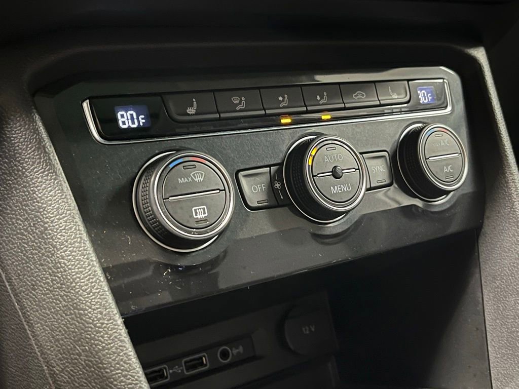 Used 2018 Volkswagen Tiguan SE w/ Panoramic Sunroof Package image 10