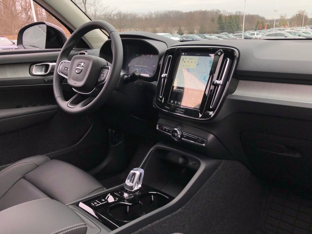 New 2026 Volvo XC40 B5 Plus w/ Protection Package Premier AWD/4WD image 17