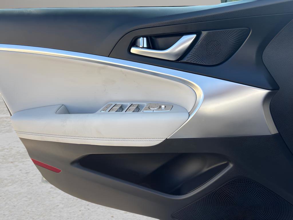 Used 2025 Genesis G70 2.5T AWD/4WD image 11