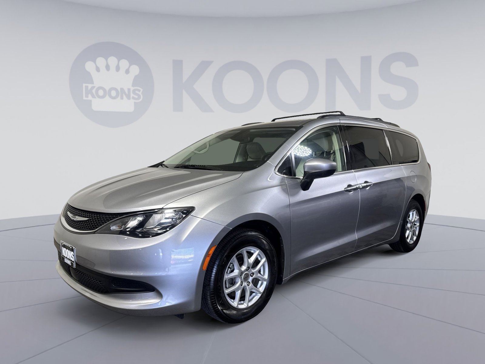 Used 2021 Chrysler Voyager Lxi image 1