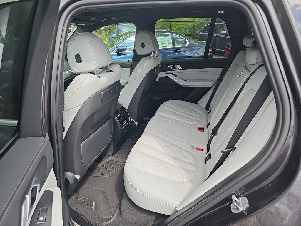 Used 2023 BMW X5 xDrive40i AWD/4WD image 27