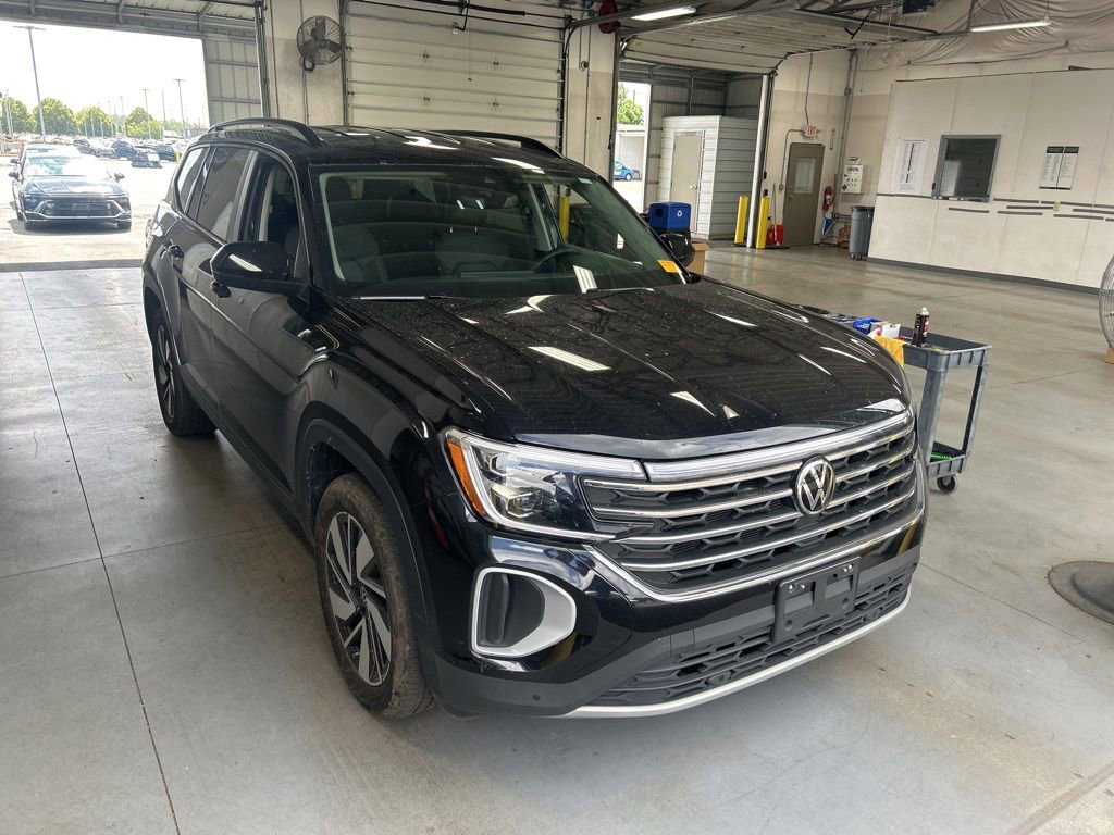 Used 2025 Volkswagen Atlas SE FWD image 7