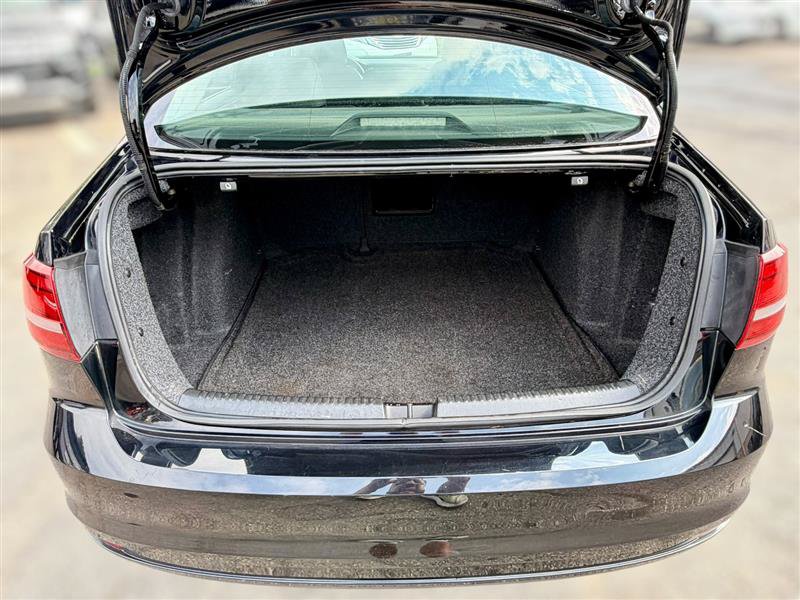 Used 2017 Volkswagen Jetta SE FWD image 12