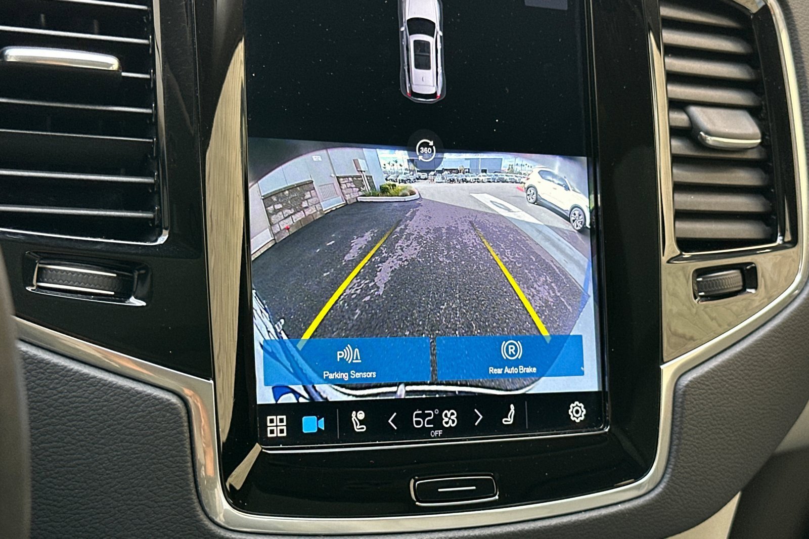 Used 2023 Volvo XC90 T8 Ultimate image 24