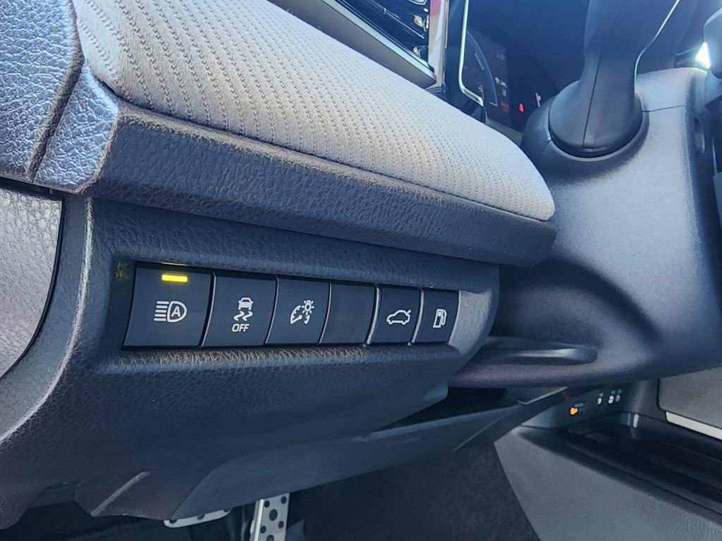 Used 2025 Toyota Camry SE w/ Convenience Package image 17