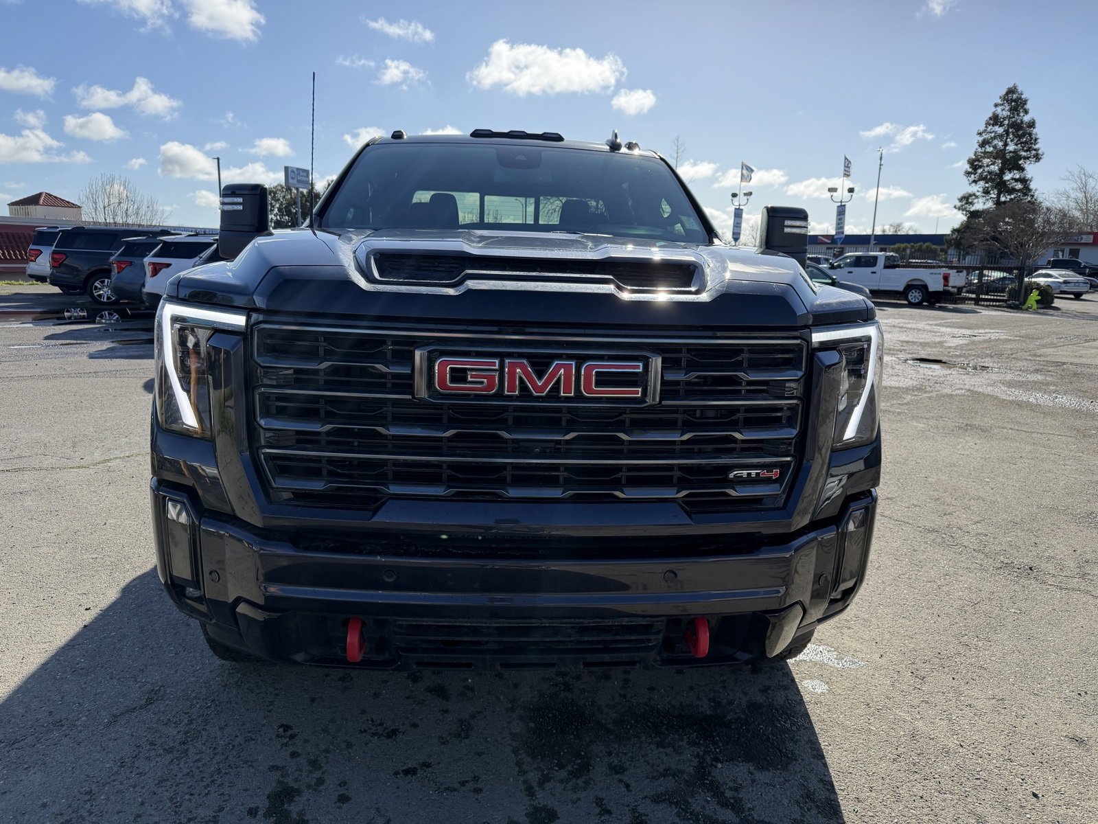 Used 2024 GMC Sierra 2500 AT4 w/ AT4 Preferred Package image 8