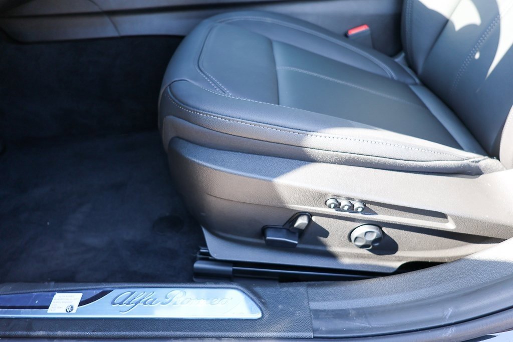 New 2025 Alfa Romeo Giulia w/ Driving Assist Package image 18