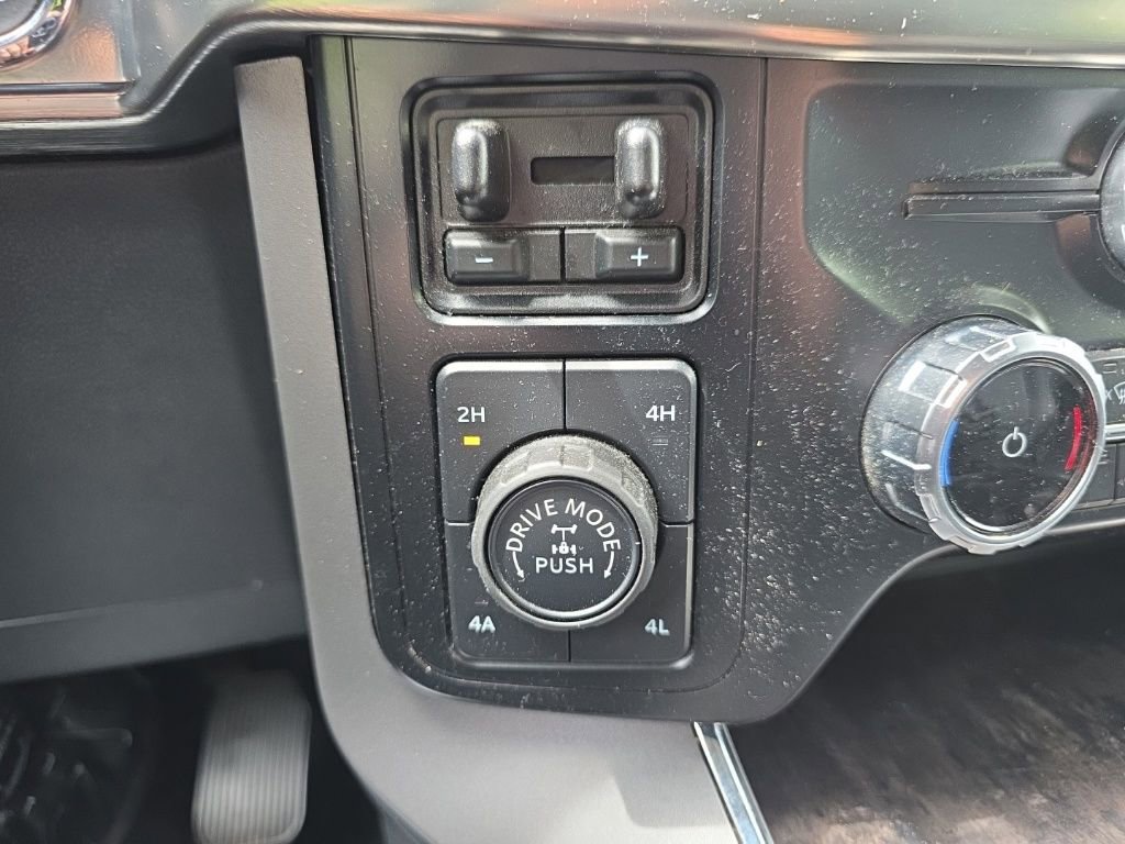 Used 2023 Ford F150 Lariat w/ Trailer Tow Package image 29