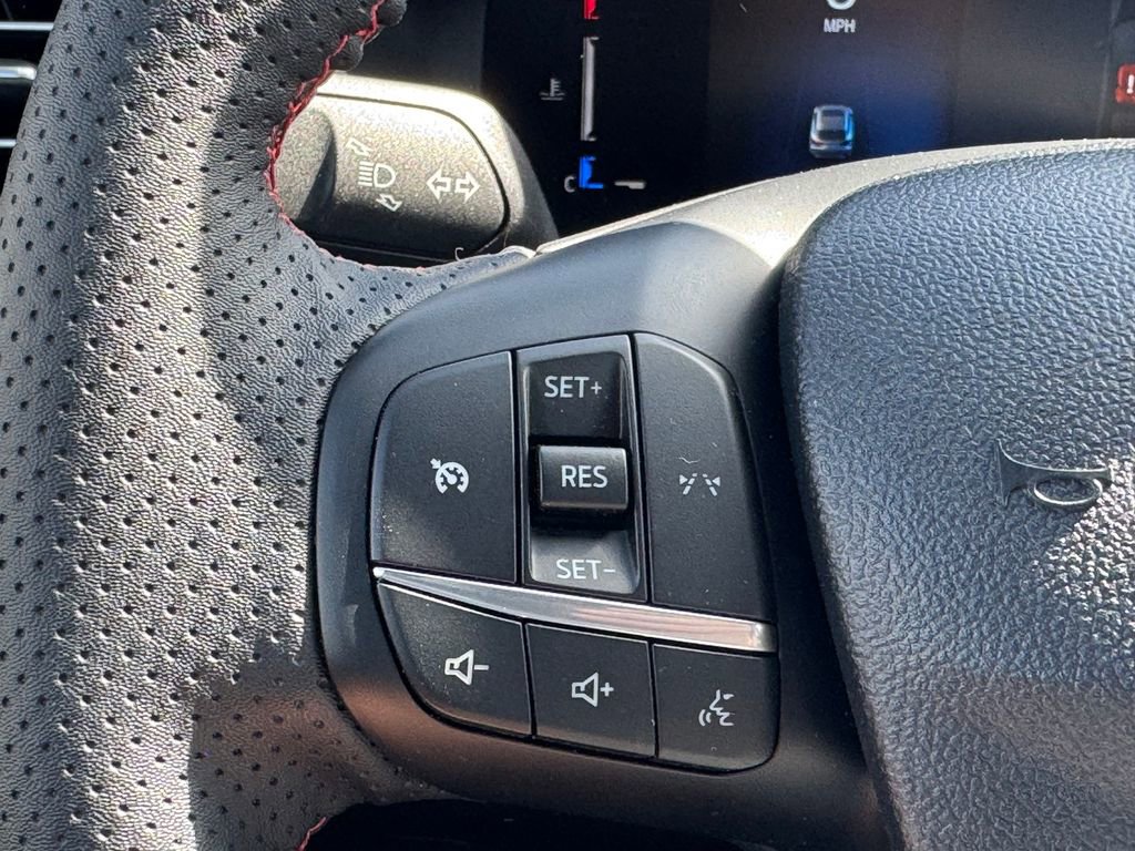 Used 2025 Ford Escape ST-Line w/ Cold Weather Package FWD image 21