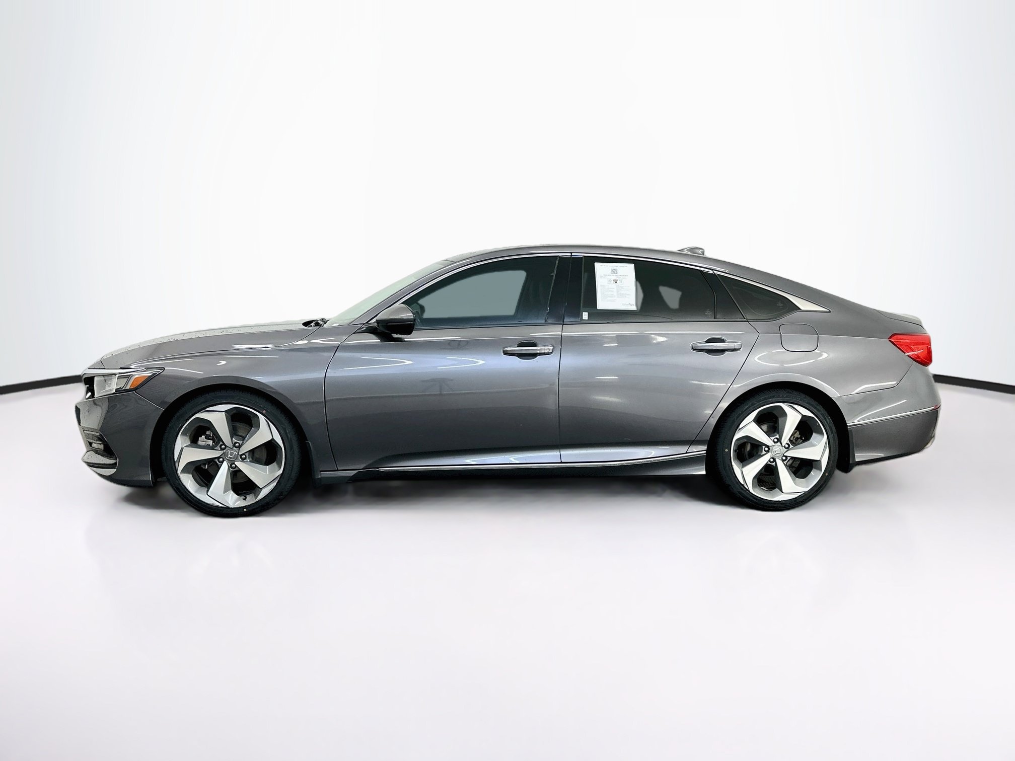 Used 2019 Honda Accord Touring image 4