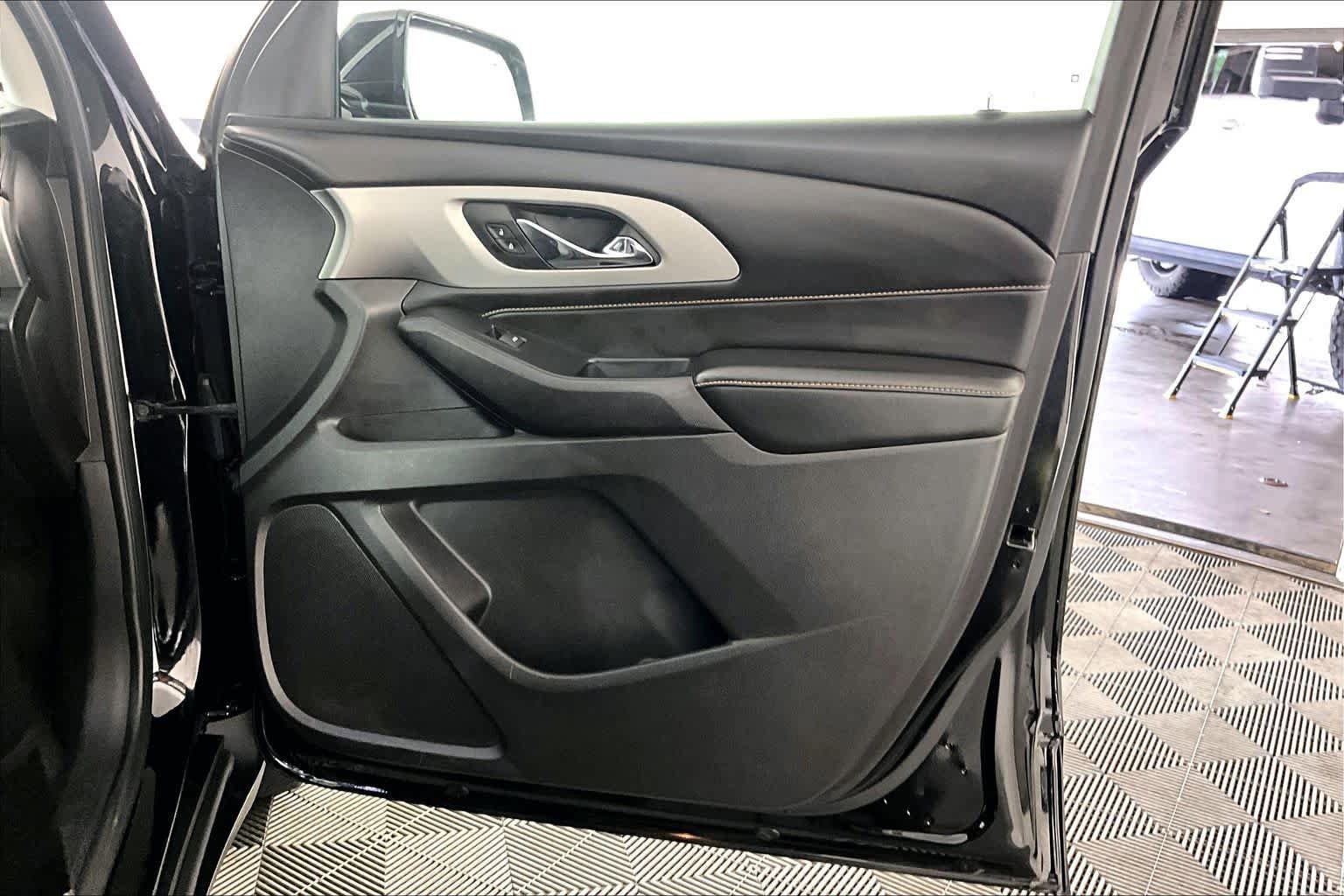 Used 2018 Chevrolet Traverse LT FWD image 22