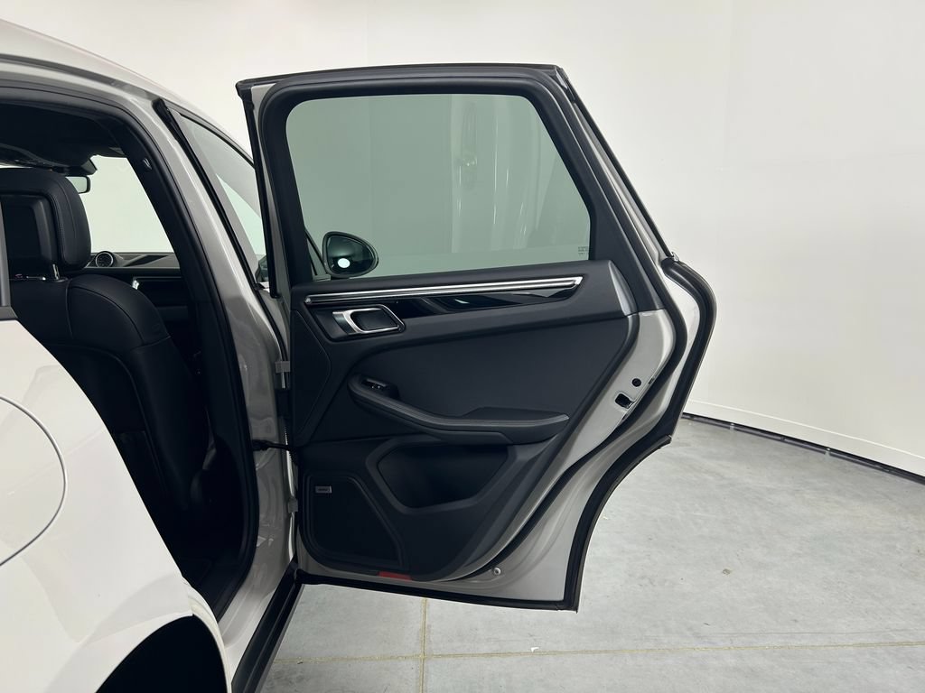 Certified 2019 Porsche Macan AWD/4WD image 25