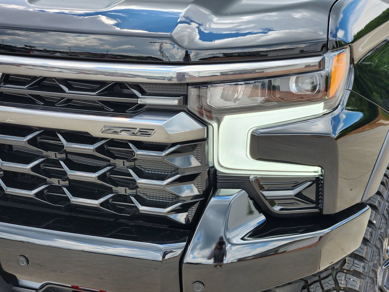 New 2026 Chevrolet Silverado 1500 ZR2 w/ LPO, Dark Essentials Package AWD/4WD image 9