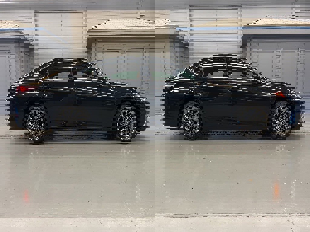 Used 2024 Lexus ES 350 Ultra Luxury w/ Accessory Package (Z2) image 8