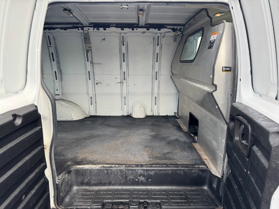Used 2016 Chevrolet Express 2500 image 17