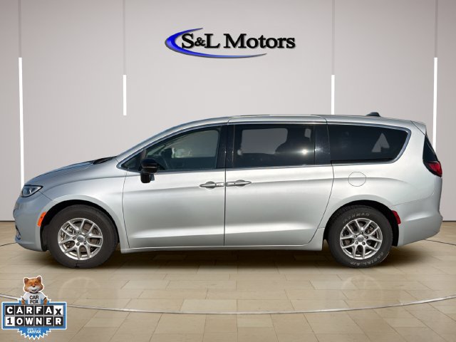 Certified 2024 Chrysler Pacifica Touring-L FWD image 5