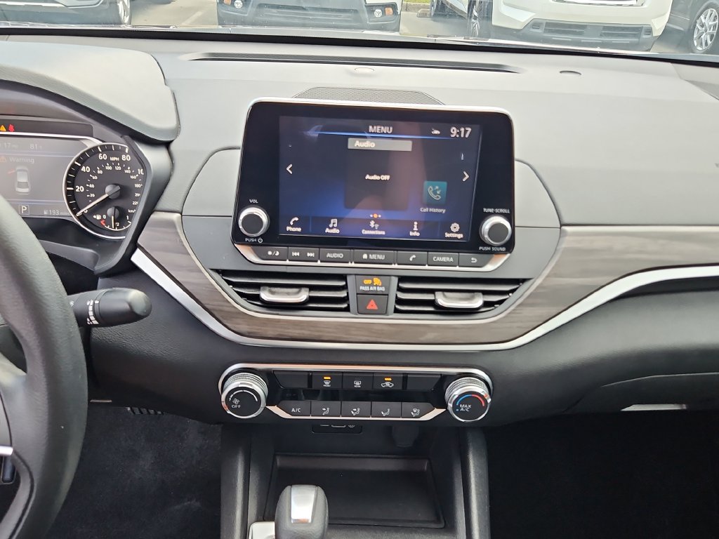 Used 2025 Nissan Altima 2.5 SV FWD image 16