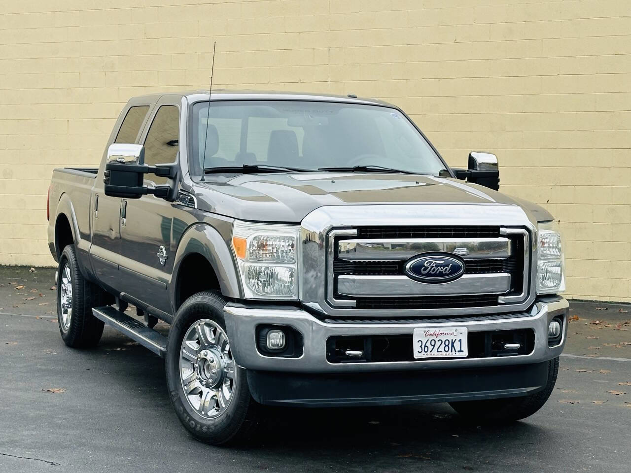 Used 2012 Ford F350 Lariat image 1