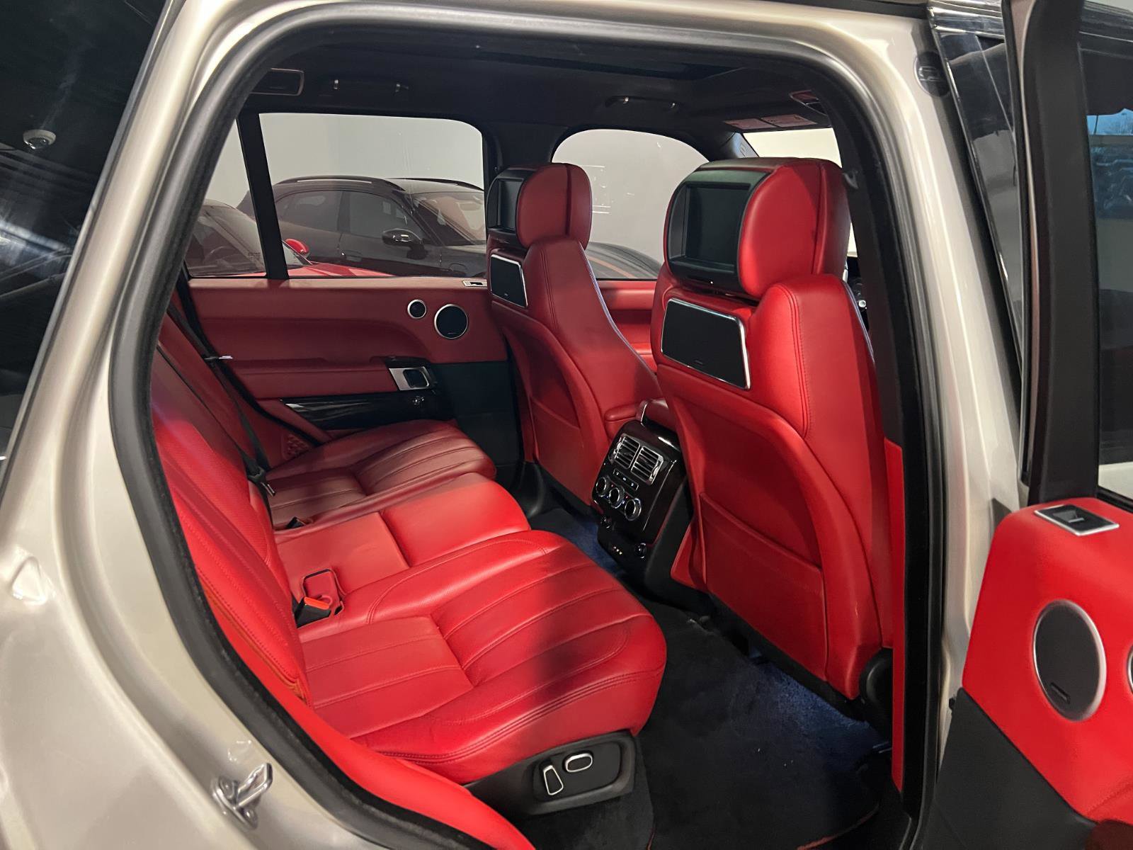 Used 2015 Land Rover Range Rover Autobiography image 42