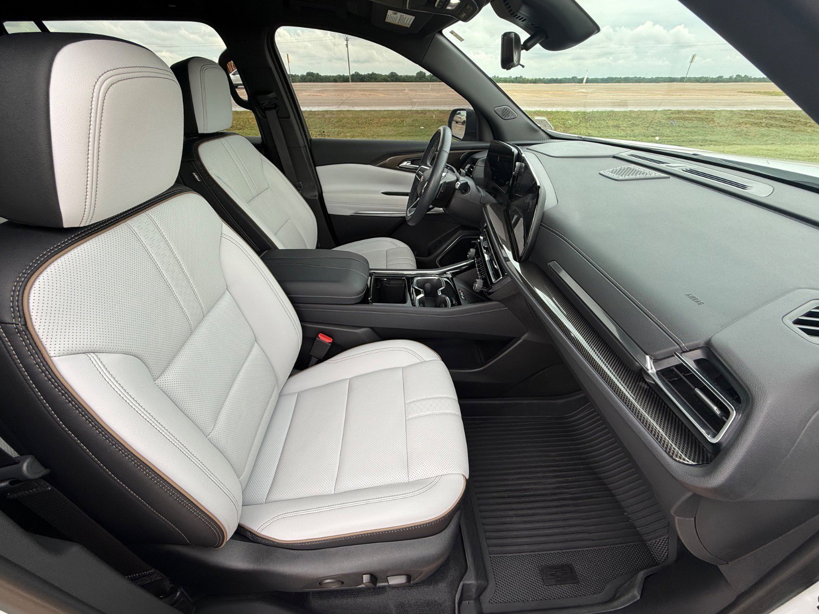 Used 2025 Chevrolet Traverse High Country w/ LPO, Floor Liner Package AWD/4WD image 20
