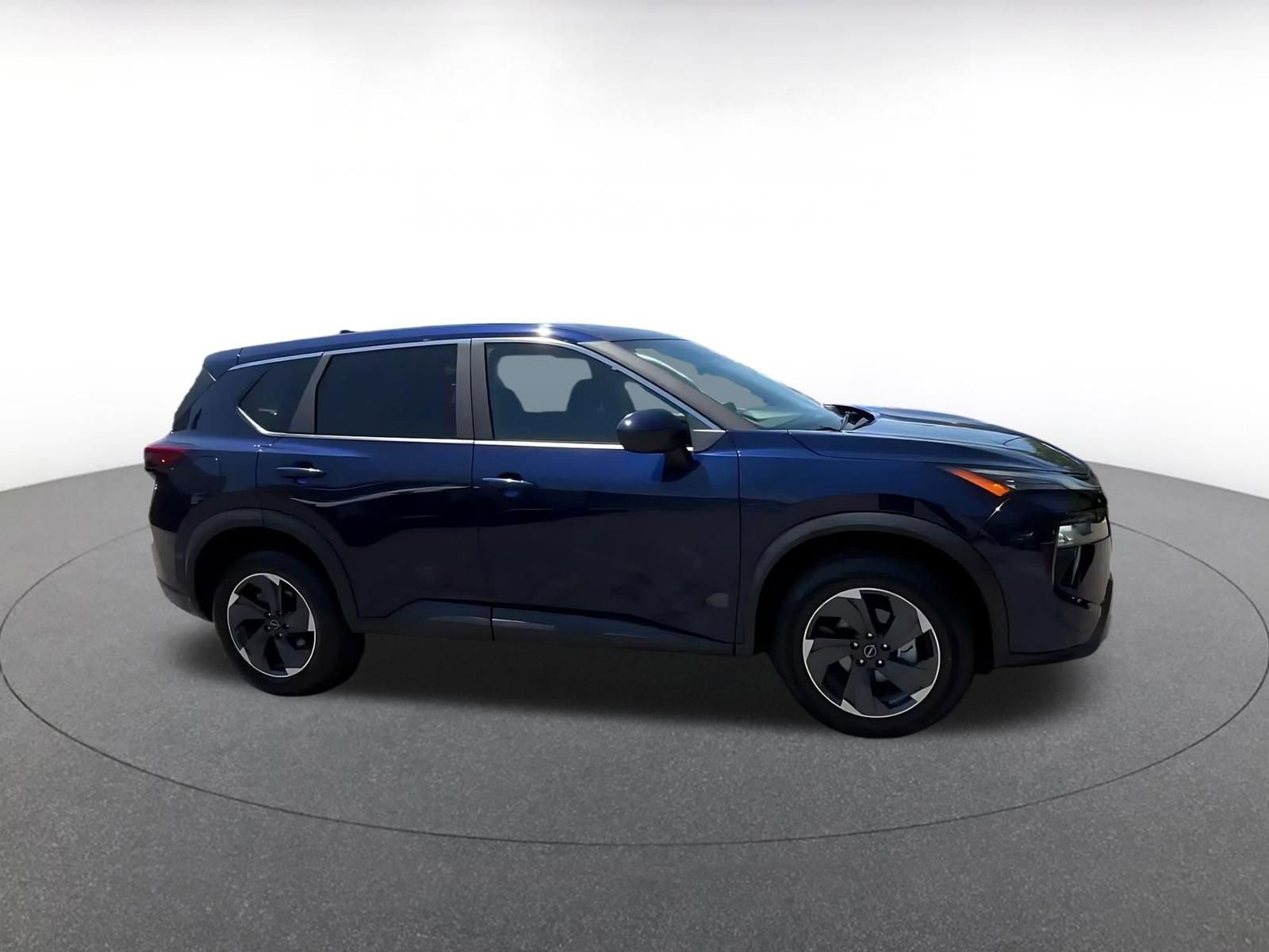 Used 2025 Nissan Rogue SV FWD image 2
