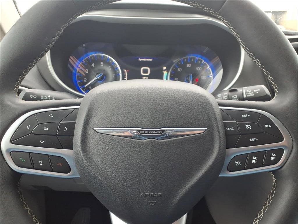 Used 2024 Chrysler Pacifica Touring-L image 25