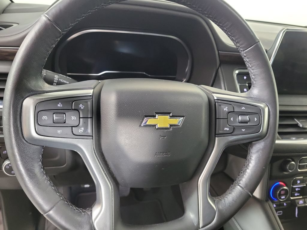 Used 2022 Chevrolet Suburban LT w/ Luxury Package RWD image 15