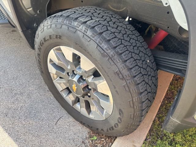 Used 2025 Chevrolet Silverado 2500 Custom w/ Custom Convenience Package image 7