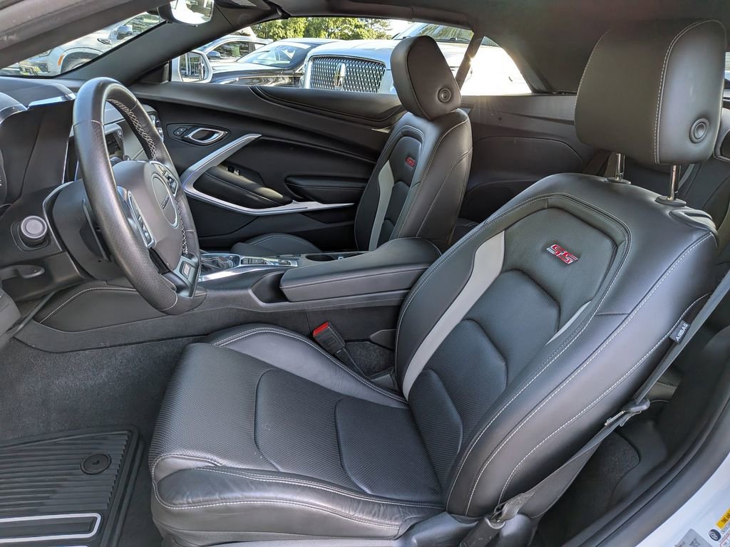 Used 2020 Chevrolet Camaro SS RWD image 12