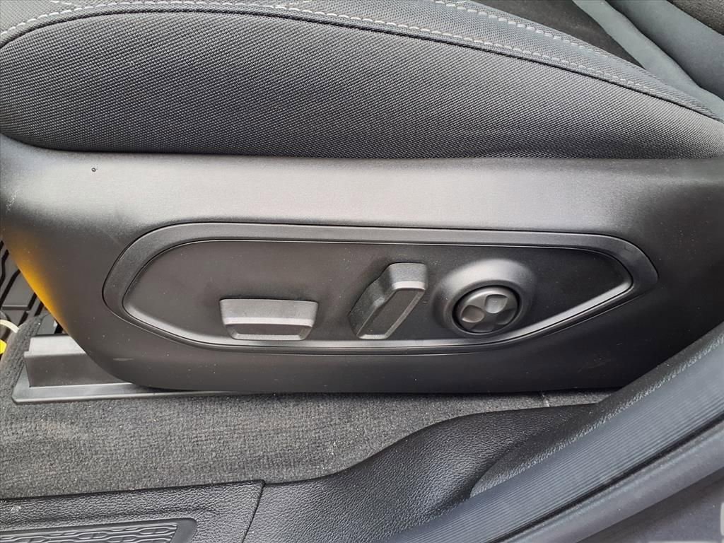 New 2025 Jeep Grand Cherokee Laredo w/ Luxury Tech Group I AWD/4WD image 21