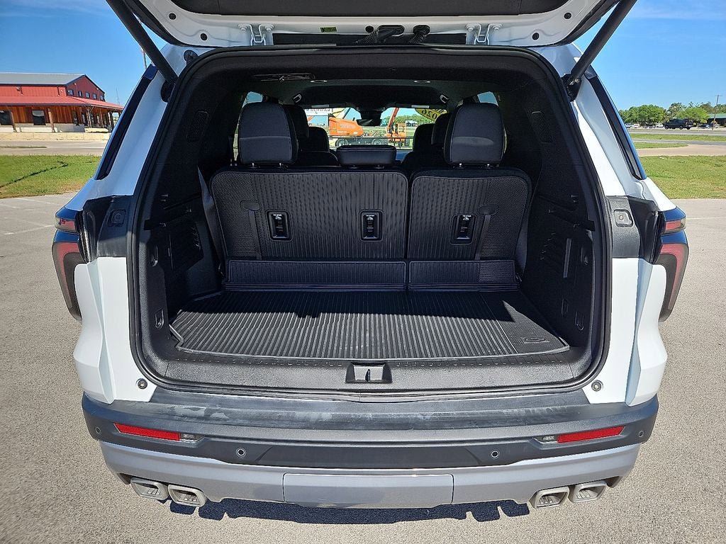 Used 2026 Chevrolet Traverse LT w/ Driver Confidence Package FWD image 15