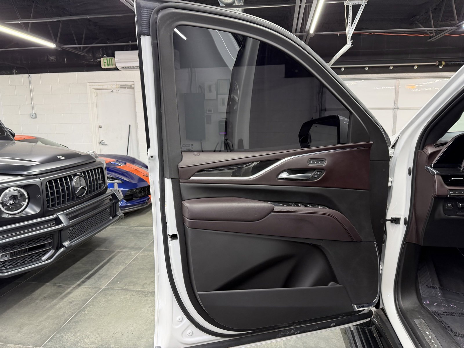 Used 2023 Cadillac Escalade Sport Platinum w/ LPO, ONYX Package image 23