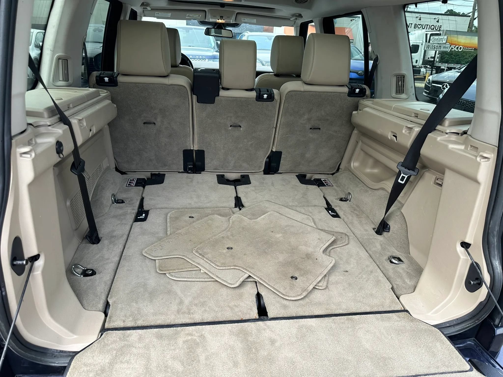 Used 2016 Land Rover LR4 HSE Silver Edition AWD/4WD image 19