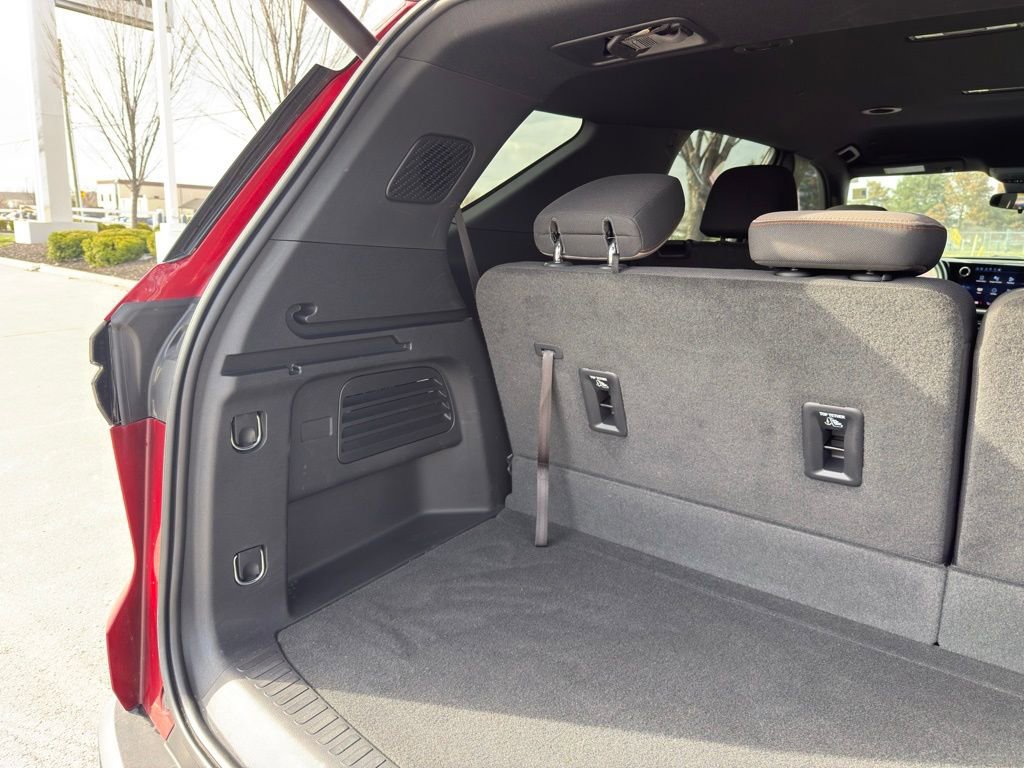 Used 2024 Chevrolet Traverse LT w/ Enhanced Driving Package image 33