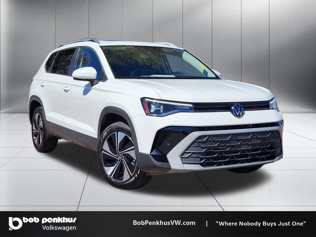 Used 2025 Volkswagen Taos SE image 1