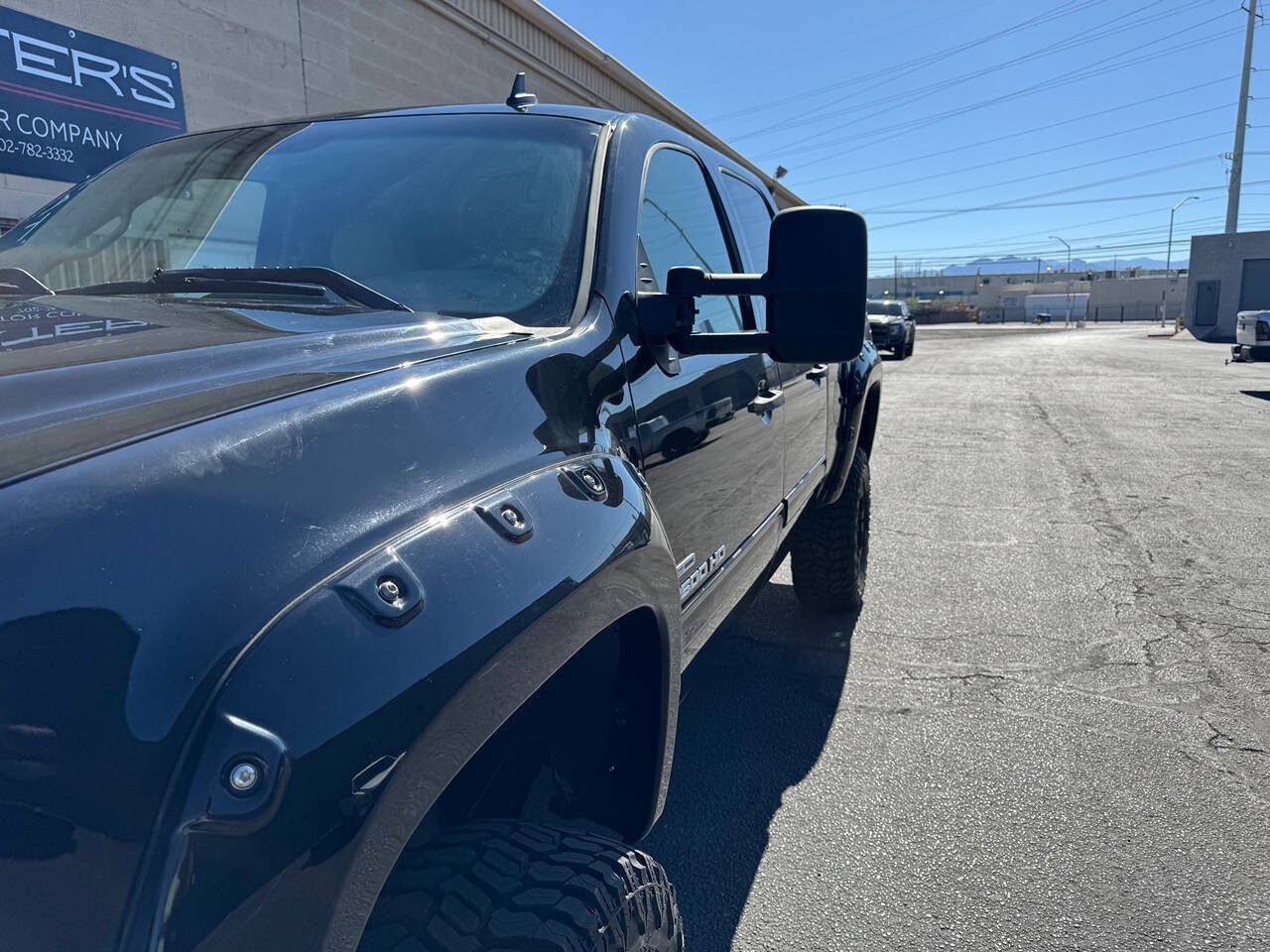 Used 2007 GMC Sierra 2500 SLE w/ Z71 Off-Road Package AWD/4WD image 13