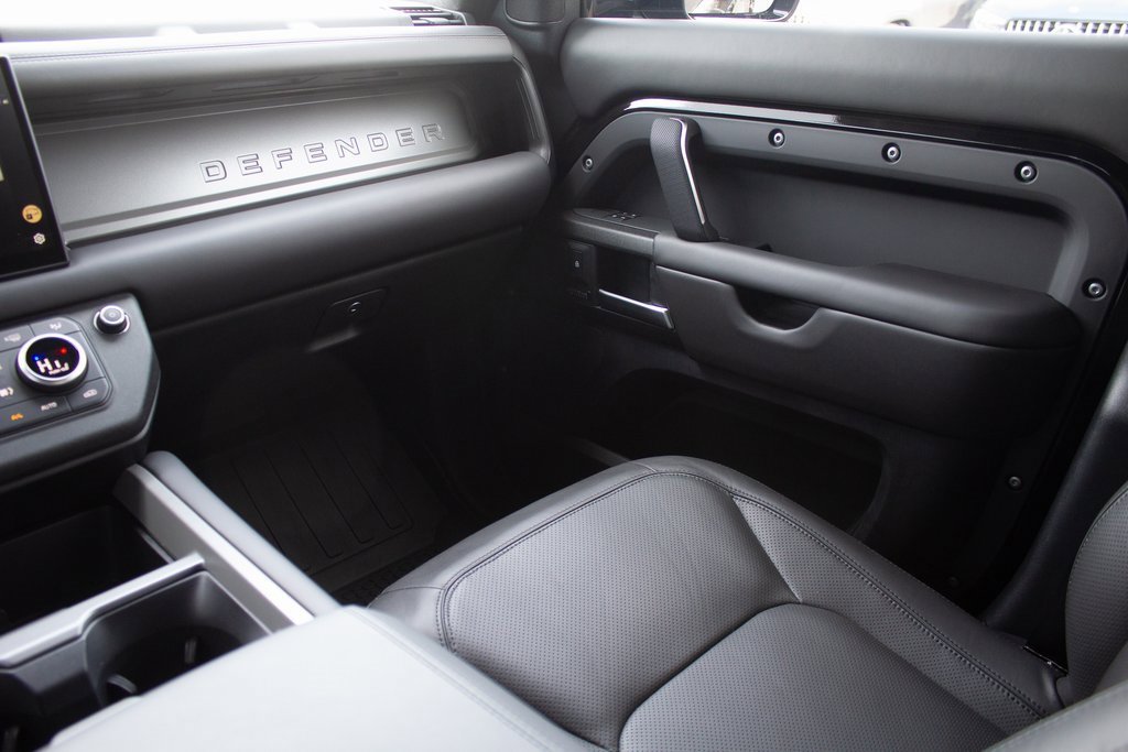Used 2025 Land Rover Defender 110 V8 image 20