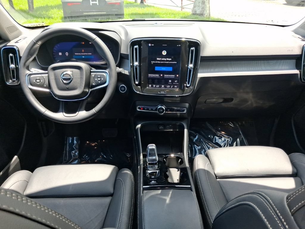 Certified 2026 Volvo XC40 B5 Plus AWD/4WD image 9