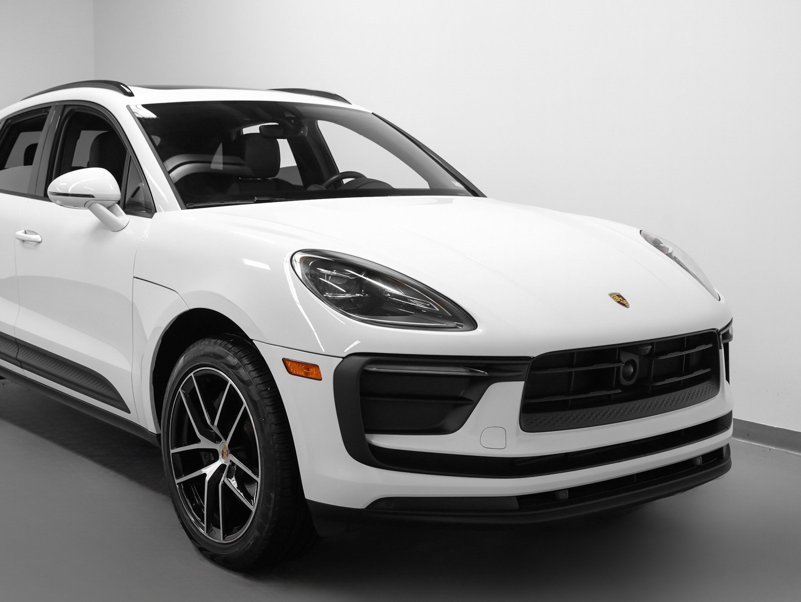 Used 2024 Porsche Macan image 9