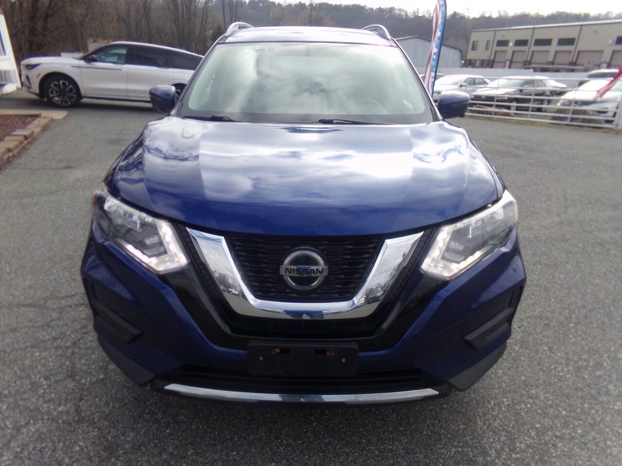 Used 2018 Nissan Rogue SV w/ Premium Package AWD/4WD image 2