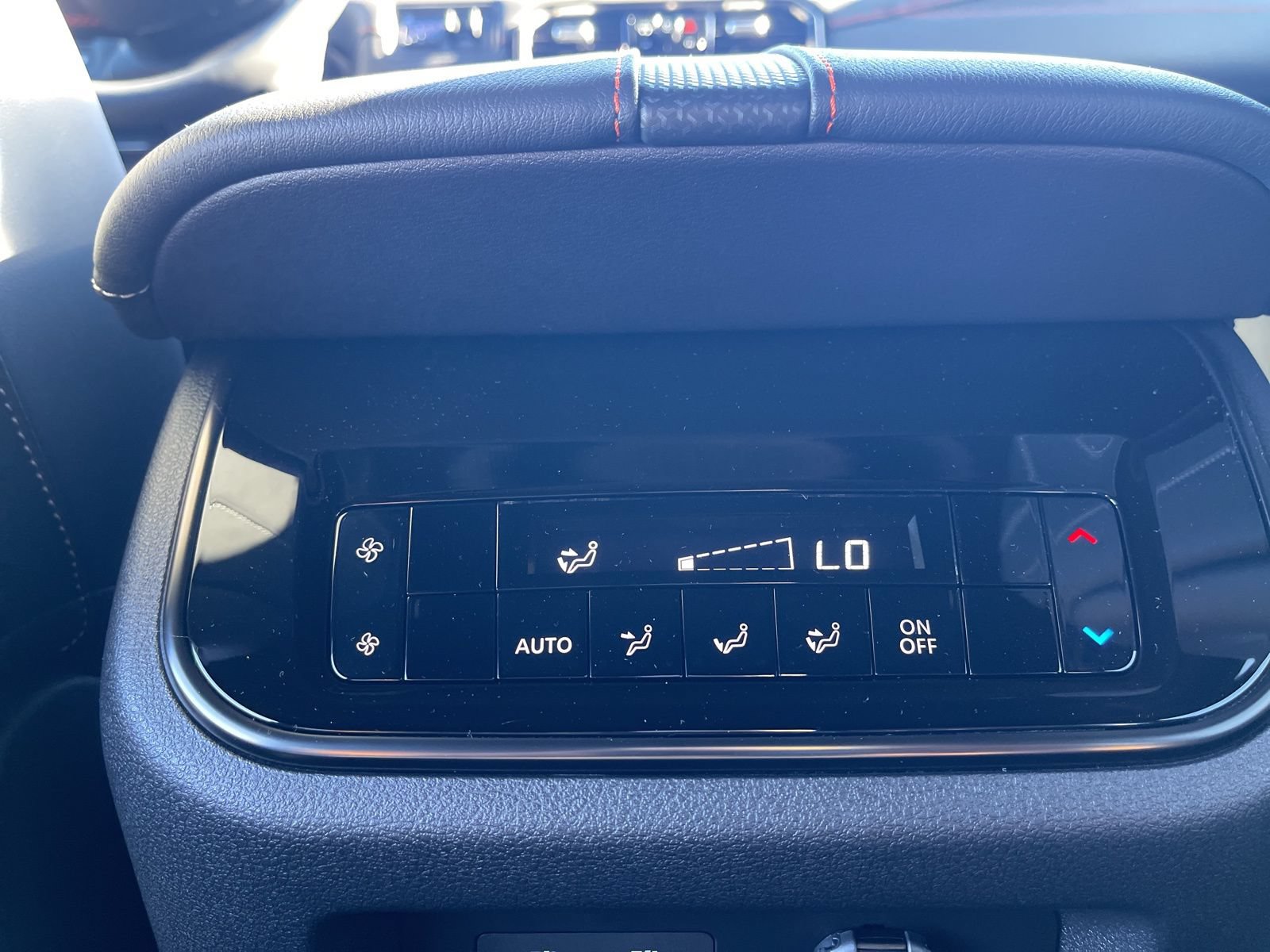 New 2025 Nissan Armada PRO-4X AWD/4WD image 17