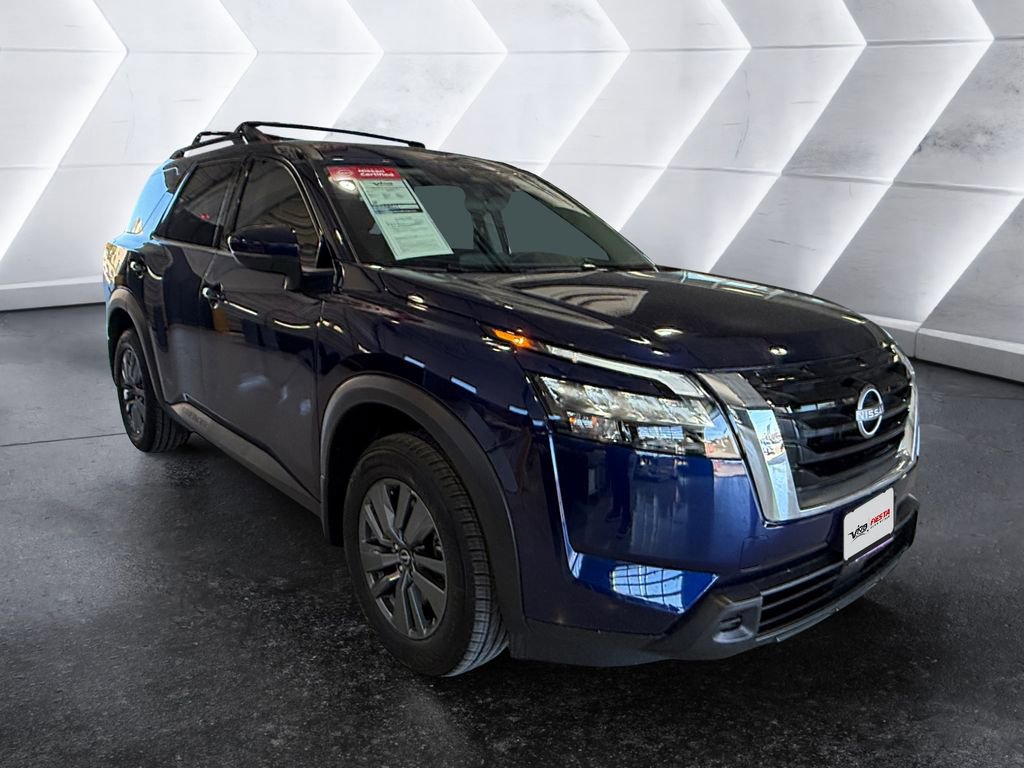 Used 2025 Nissan Pathfinder SV image 1