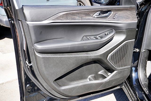 New 2026 Jeep Grand Cherokee Limited w/ Luxury Tech Group II image 28