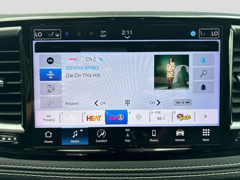 Used 2025 Chrysler Pacifica Limited FWD image 25